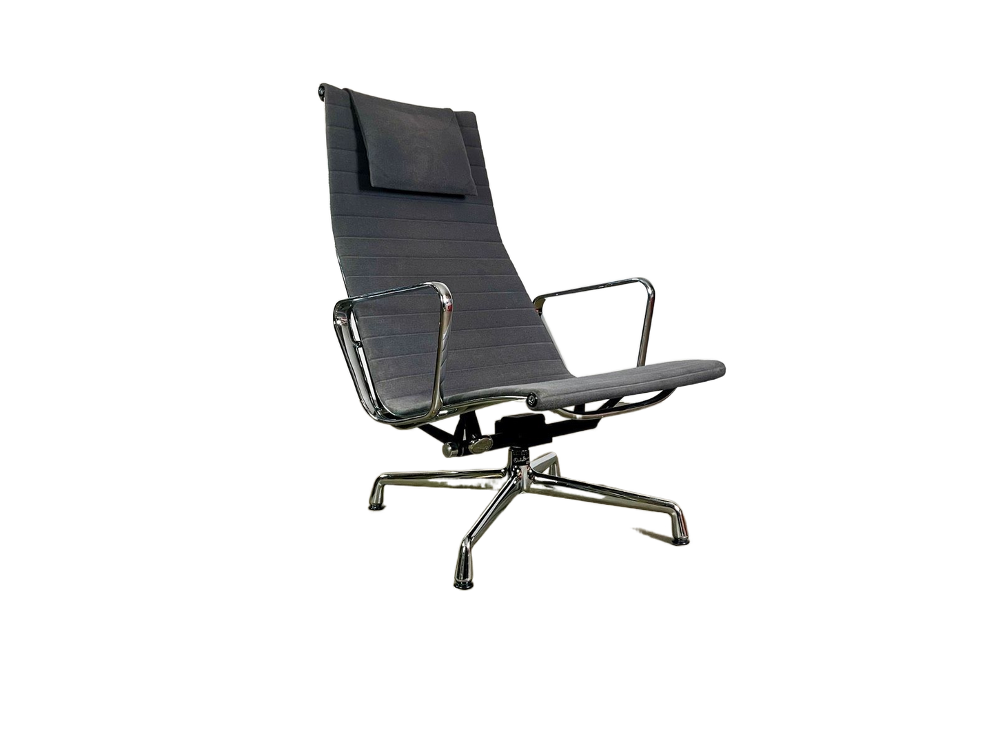 Vitra Eames EA 124 Lounge Chair Aluminium